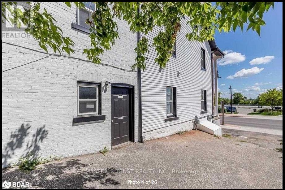 201 - 27 Front Street N, Orillia, Ontario  L3V 4R6 - Photo 2 - S13127364