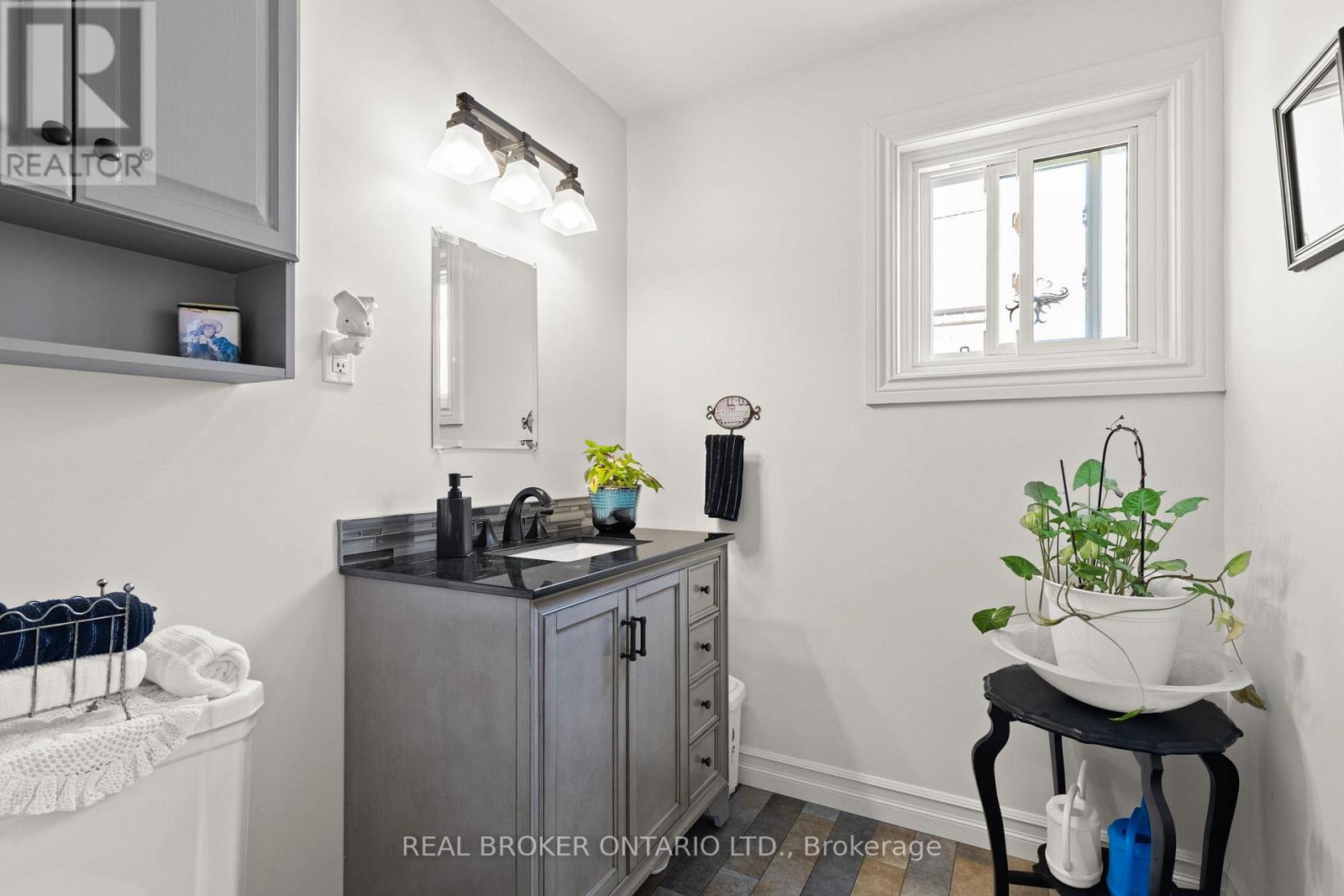 6 Lucy Street, Penetanguishene, Ontario  L9M 1K7 - Photo 15 - S13127682