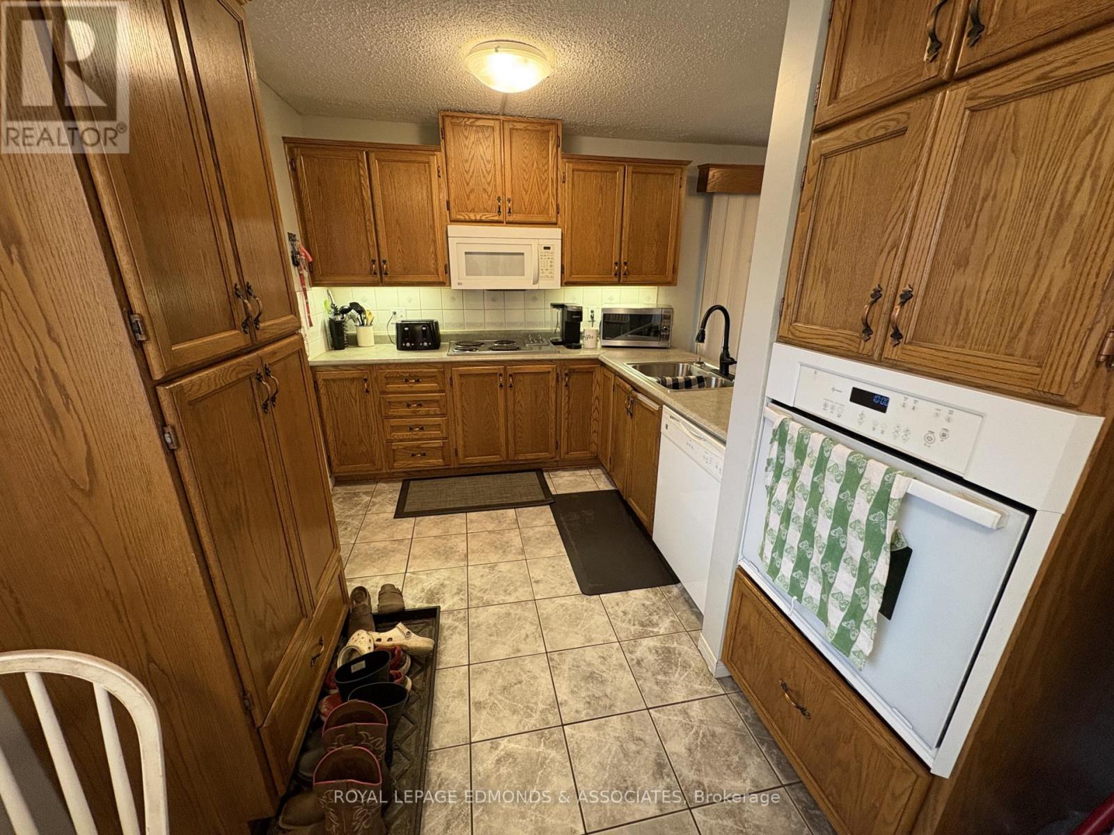 650 Lorne Street W, Laurentian Valley, Ontario  K8A 6T6 - Photo 7 - X13125212