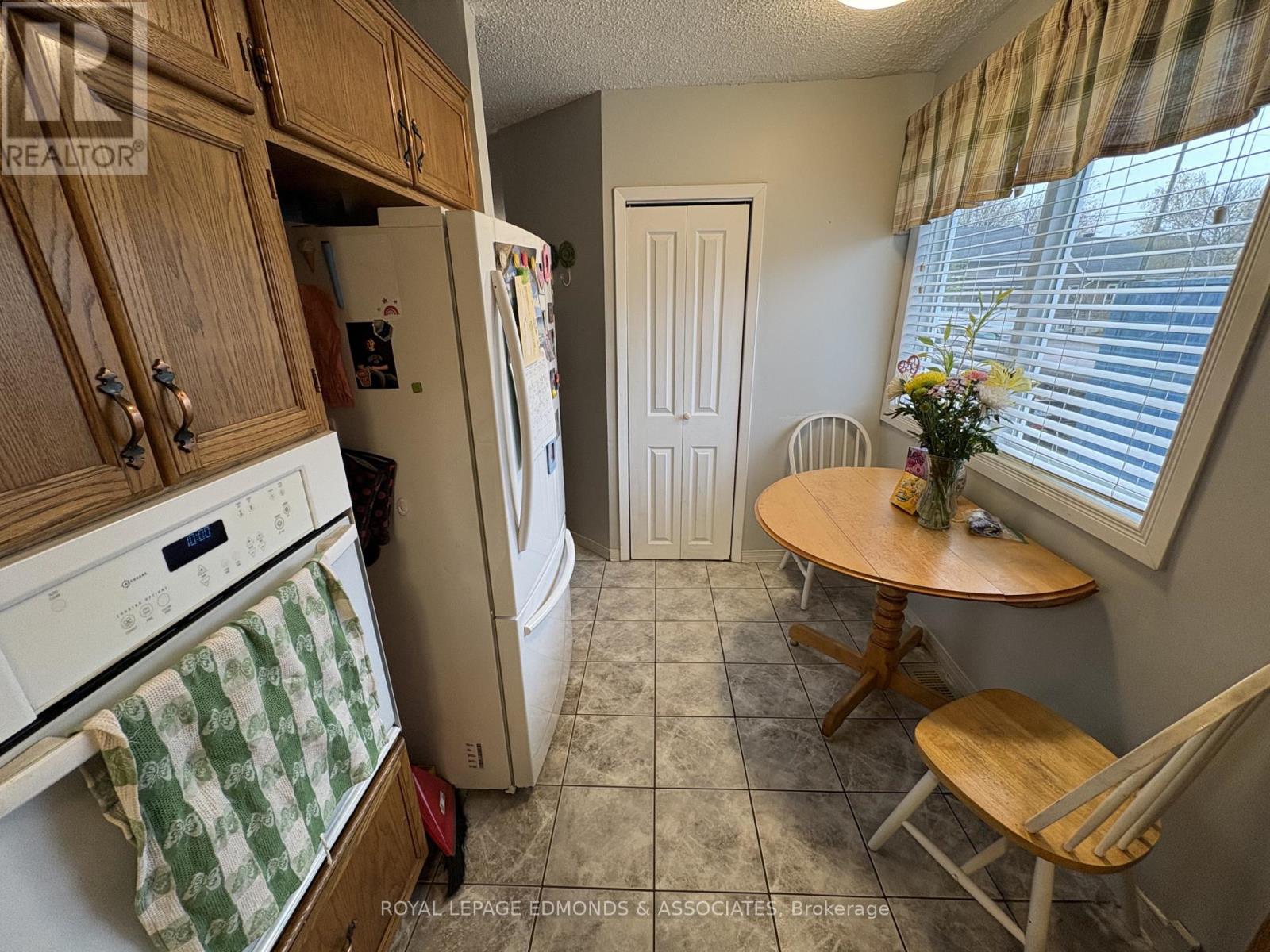 650 Lorne Street W, Laurentian Valley, Ontario  K8A 6T6 - Photo 9 - X13125212