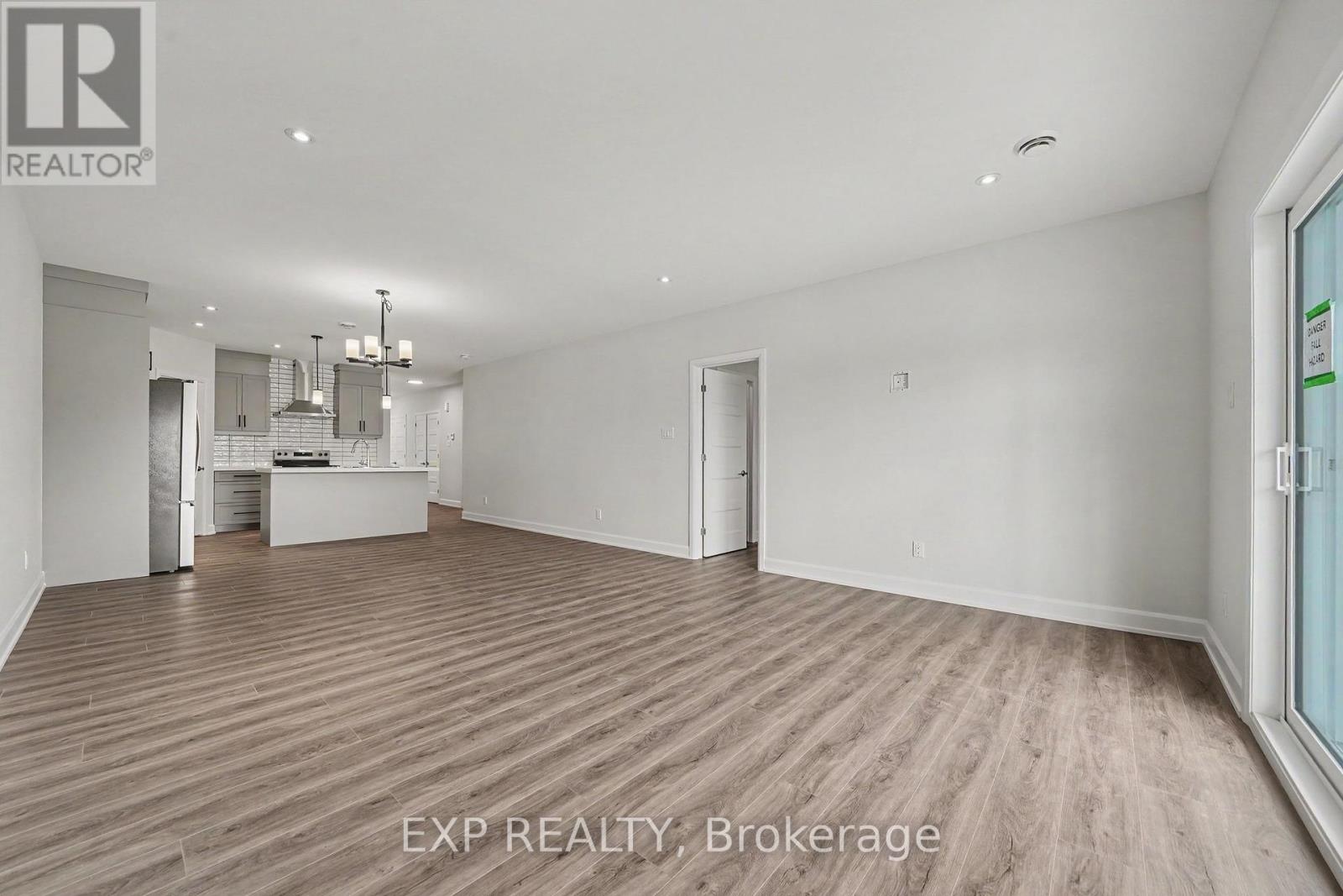A - 480 Falcon Lane, Russell, Ontario  K4R 0M5 - Photo 4 - X12997170
