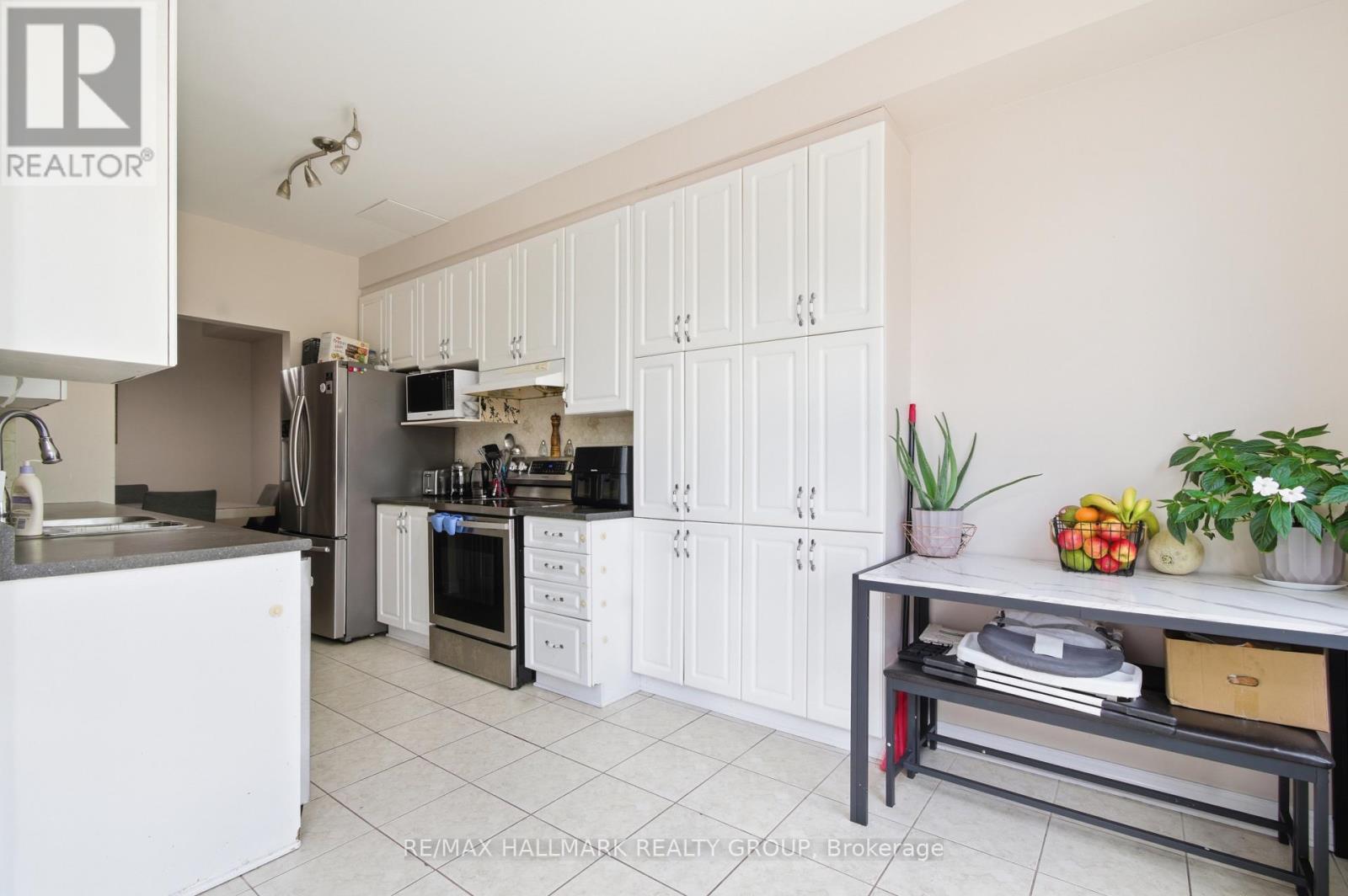 728 Cedar Creek Drive, Ottawa, Ontario  K1T 0A9 - Photo 12 - X13125364