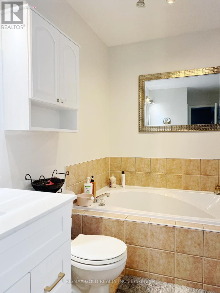 28 Bushberry Road N, Brampton, Ontario  L7A 1L3 - Photo 11 - W13127436