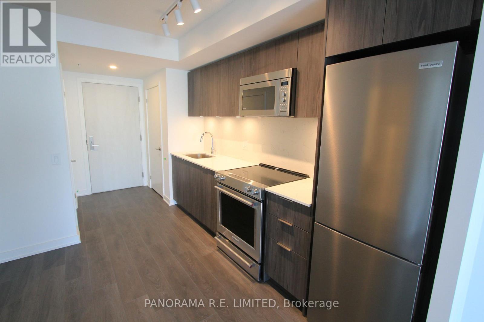 2207 - 30 Samuel Wood Way, Toronto, Ontario  M9B 0C9 - Photo 4 - W13127458