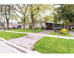 82 HADRIAN DRIVE, Toronto, Ontario