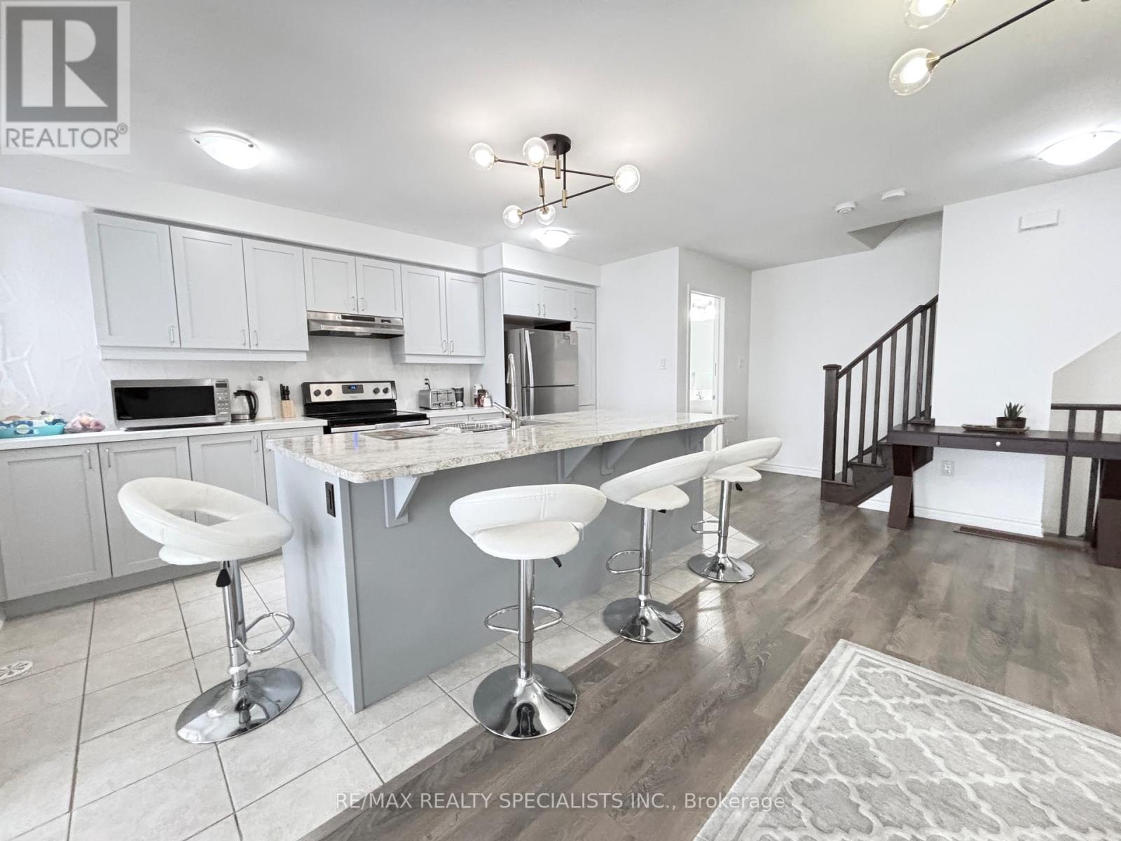 1578 Leblanc Court, Milton, Ontario L9E 0A3 - Photo 2 - W13127720
