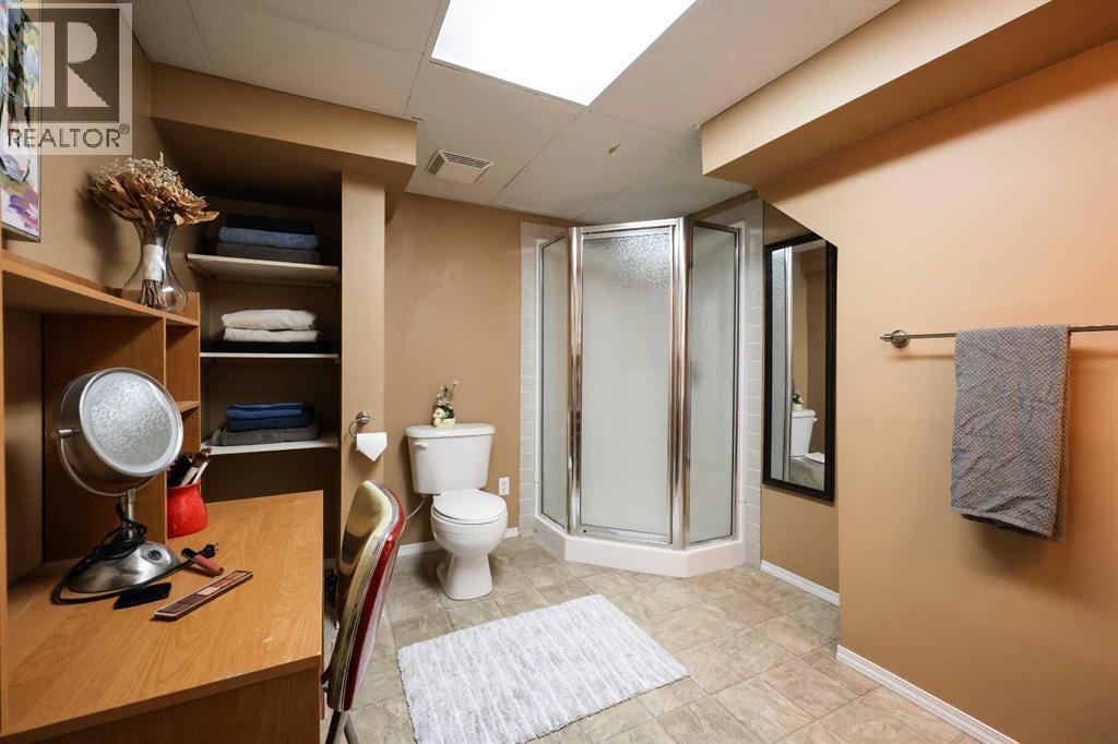 135 N 250 W, Raymond, Alberta  T0K 2S0 - Photo 33 - A2310670