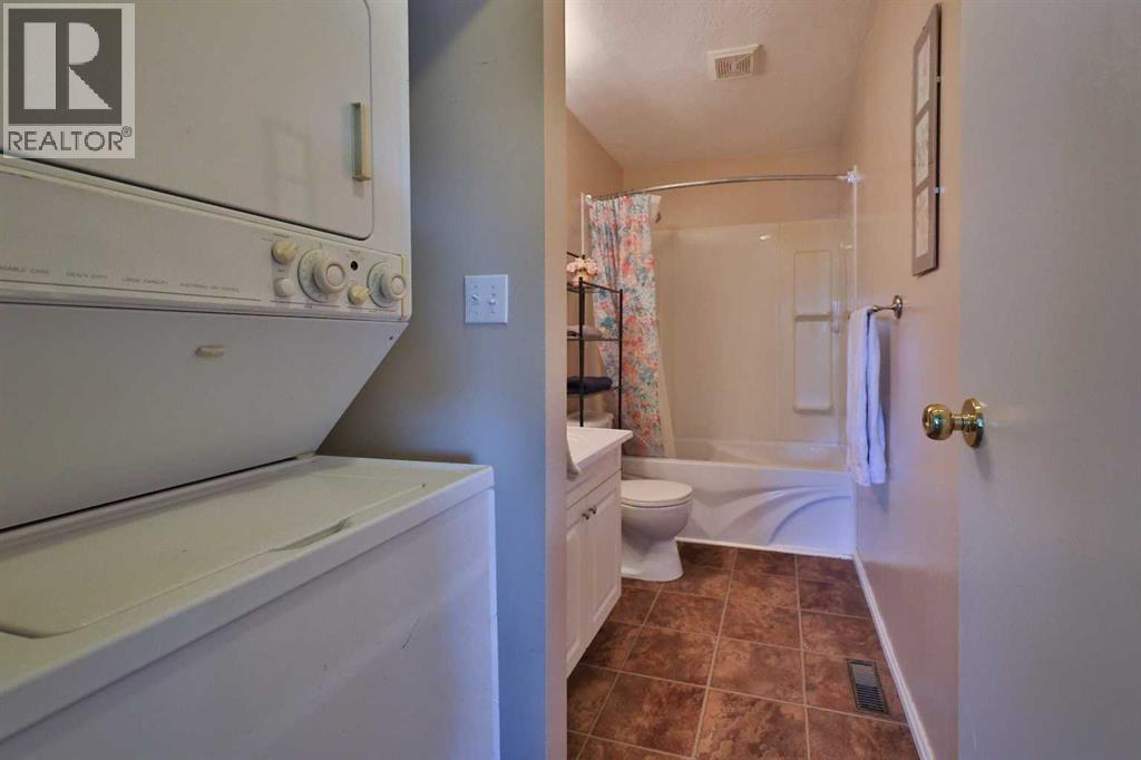 135 N 250 W, Raymond, Alberta  T0K 2S0 - Photo 24 - A2310670