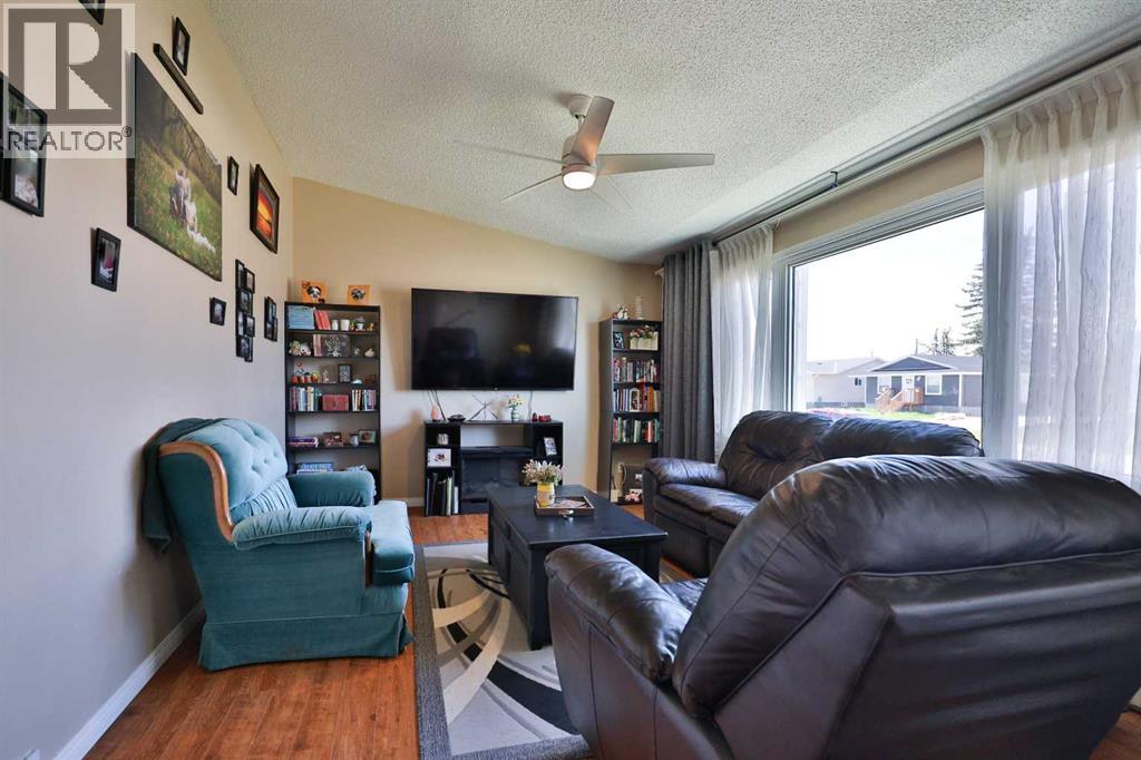 135 N 250 W, Raymond, Alberta  T0K 2S0 - Photo 13 - A2310670