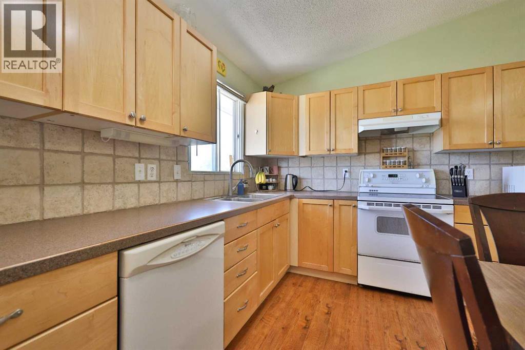 135 N 250 W, Raymond, Alberta  T0K 2S0 - Photo 5 - A2310670