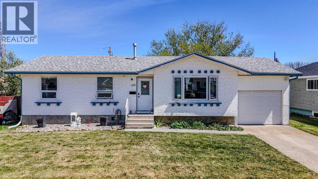 135 N 250 W, Raymond, Alberta  T0K 2S0 - Photo 3 - A2310670