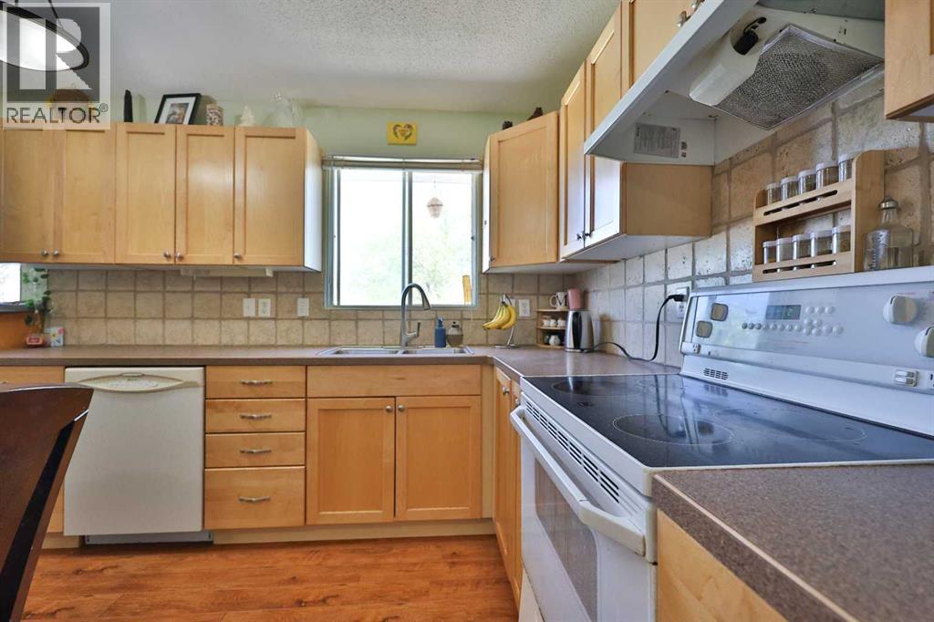 135 N 250 W, Raymond, Alberta  T0K 2S0 - Photo 6 - A2310670