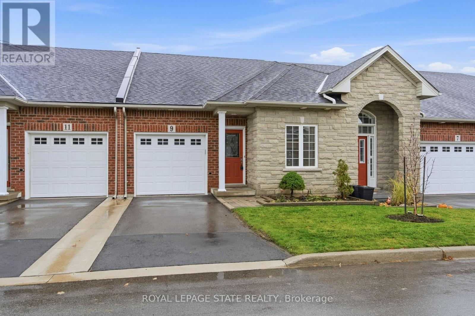 9 MANITOULIN TRAIL, Hamilton, Ontario