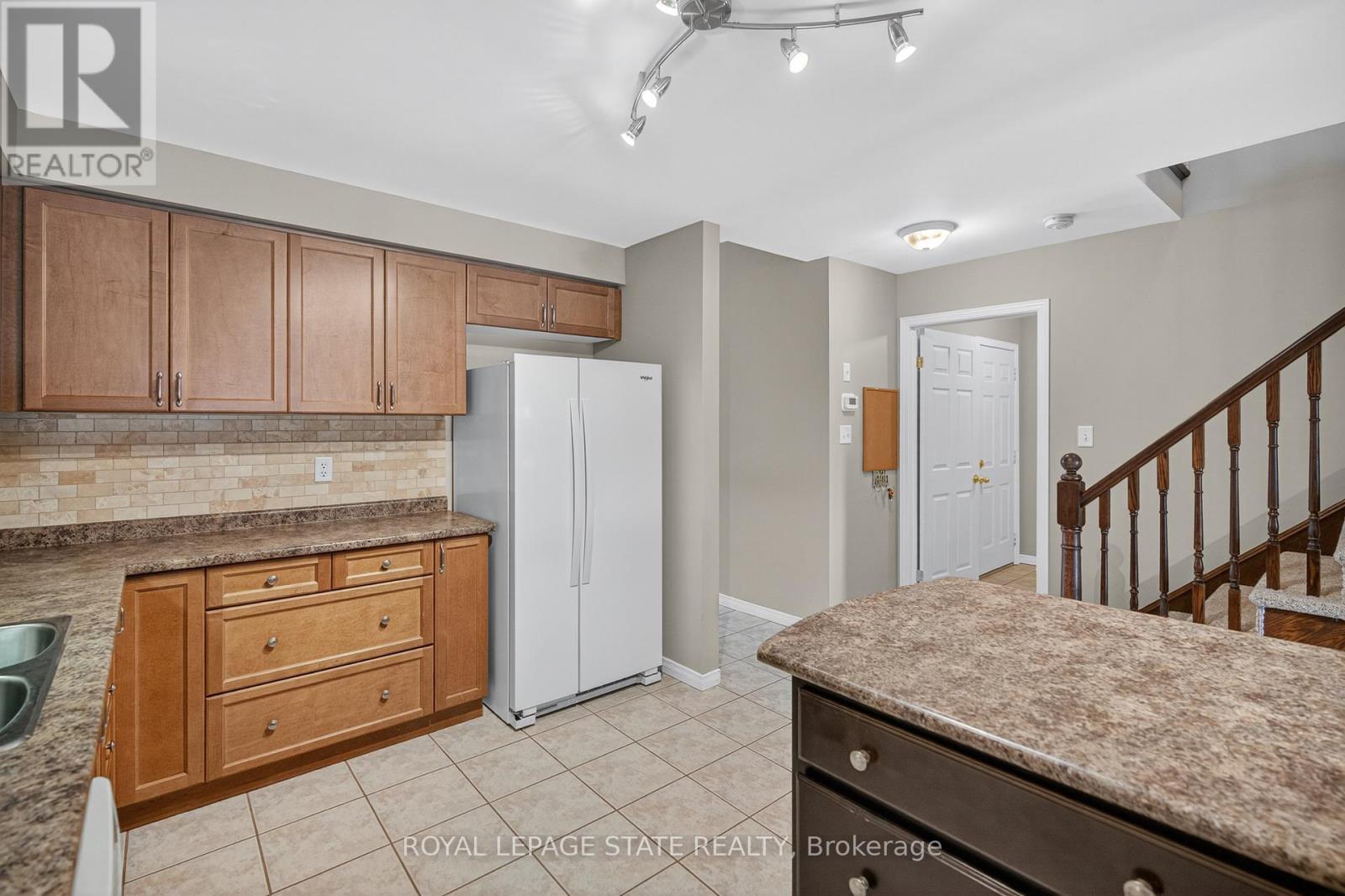 9 Manitoulin Trail, Hamilton, Ontario  L9B 2X8 - Photo 11 - X13127358