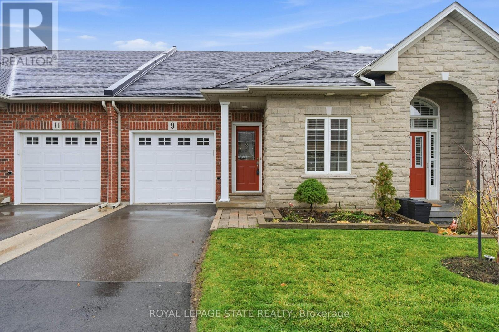 9 Manitoulin Trail, Hamilton, Ontario  L9B 2X8 - Photo 2 - X13127358
