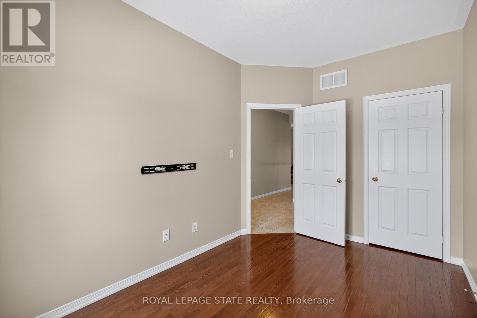 9 Manitoulin Trail, Hamilton, Ontario  L9B 2X8 - Photo 6 - X13127358