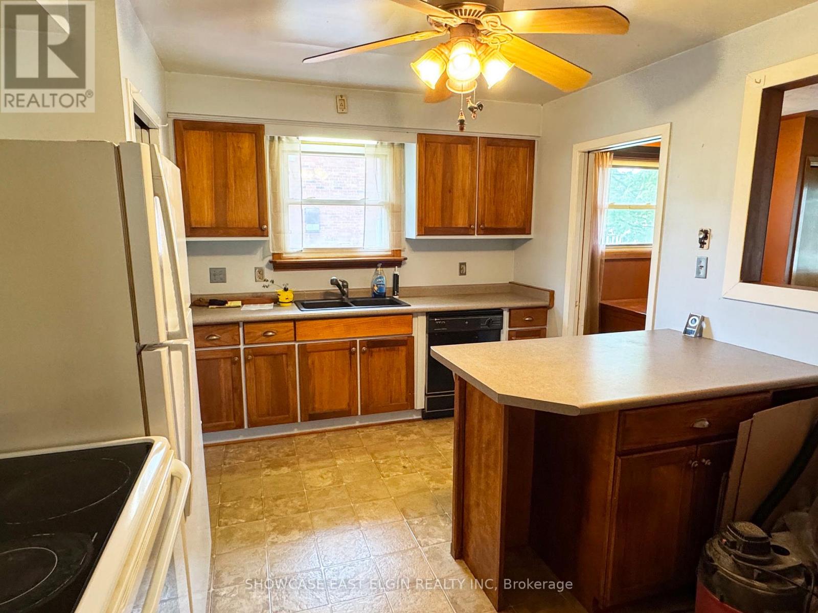 21 Clarence Street, Aylmer, Ontario  N5H 1T6 - Photo 4 - X13127674