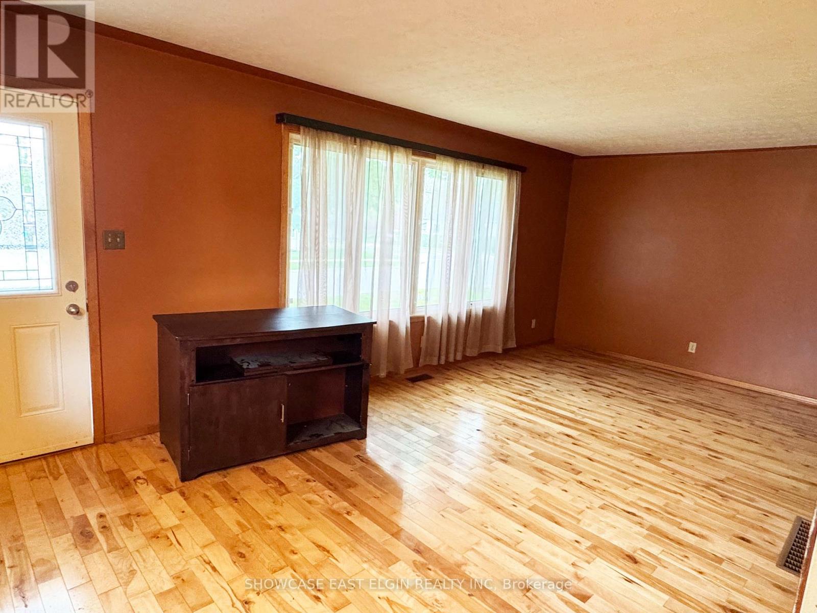 21 Clarence Street, Aylmer, Ontario  N5H 1T6 - Photo 3 - X13127674
