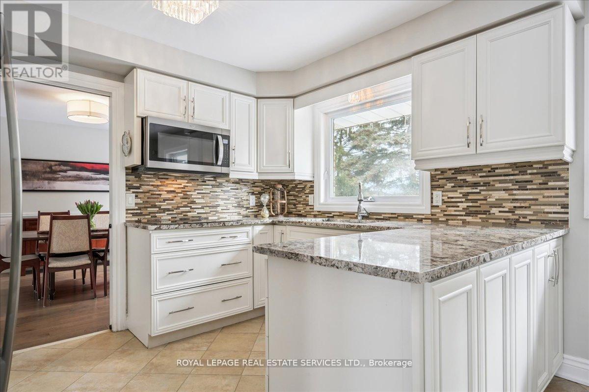 1466 Flaminia Court, Mississauga, Ontario  L5J 3Z6 - Photo 9 - W13072760