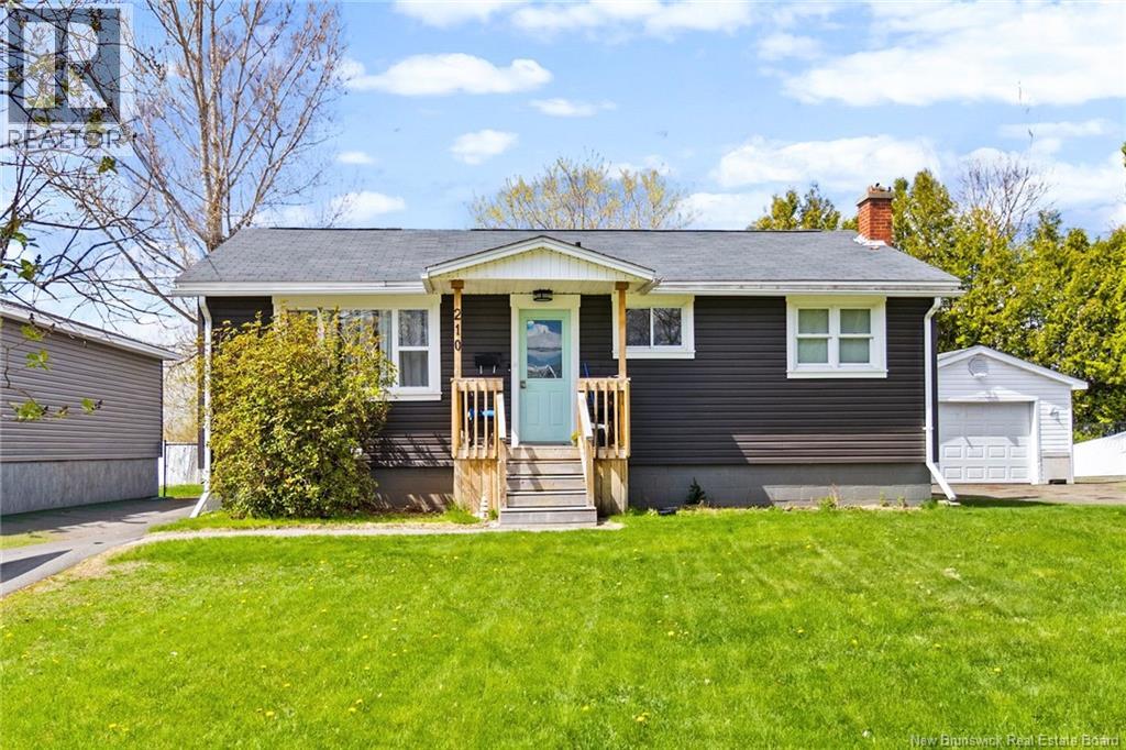 210 Mcneill Avenue, Fredericton, New Brunswick  E3A 1J6 - Photo 2 - NB139506