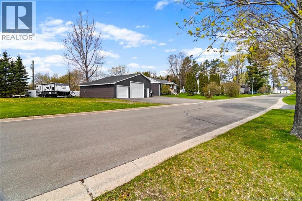 210 Mcneill Avenue, Fredericton, New Brunswick  E3A 1J6 - Photo 3 - NB139506