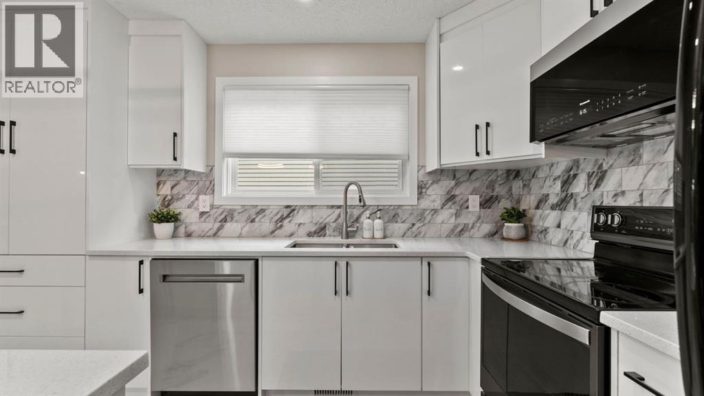 2416 Woodview Drive SW, Calgary, Alberta  T2W 4X7 - Photo 2 - A2308861