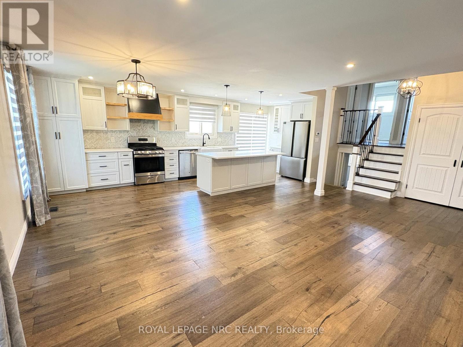 6796 Stokes Street, Niagara Falls, Ontario  L2G 2H1 - Photo 2 - X12980876