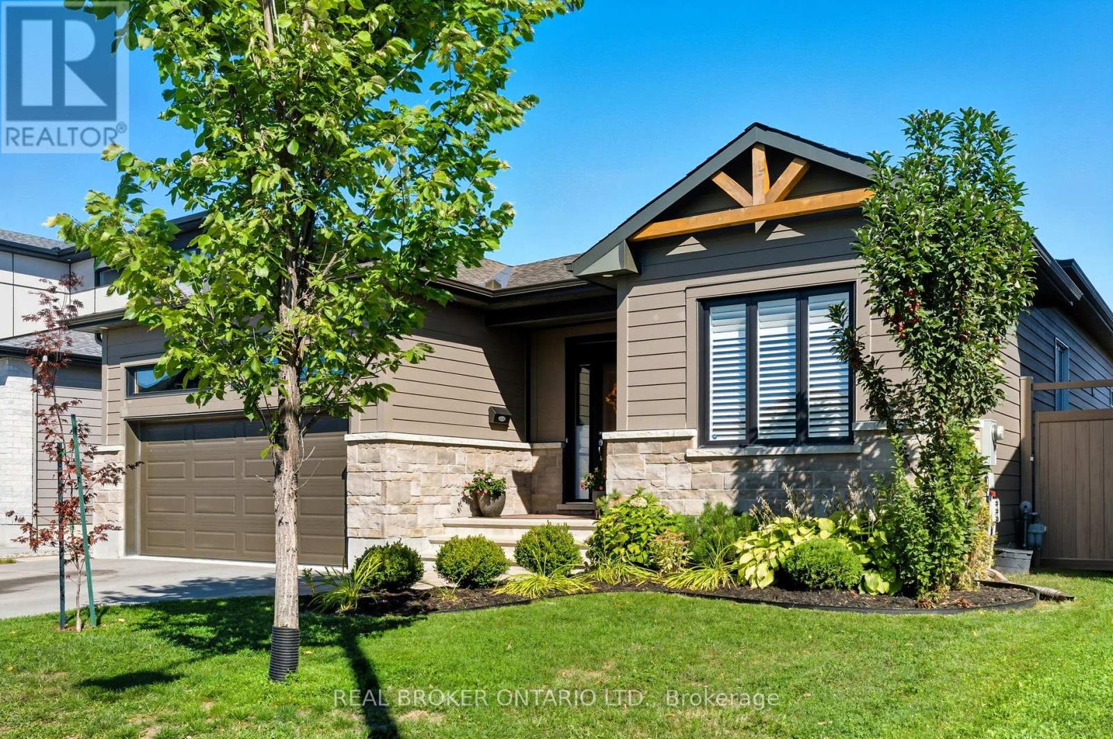 82 AXEL CRESCENT, Ottawa, Ontario