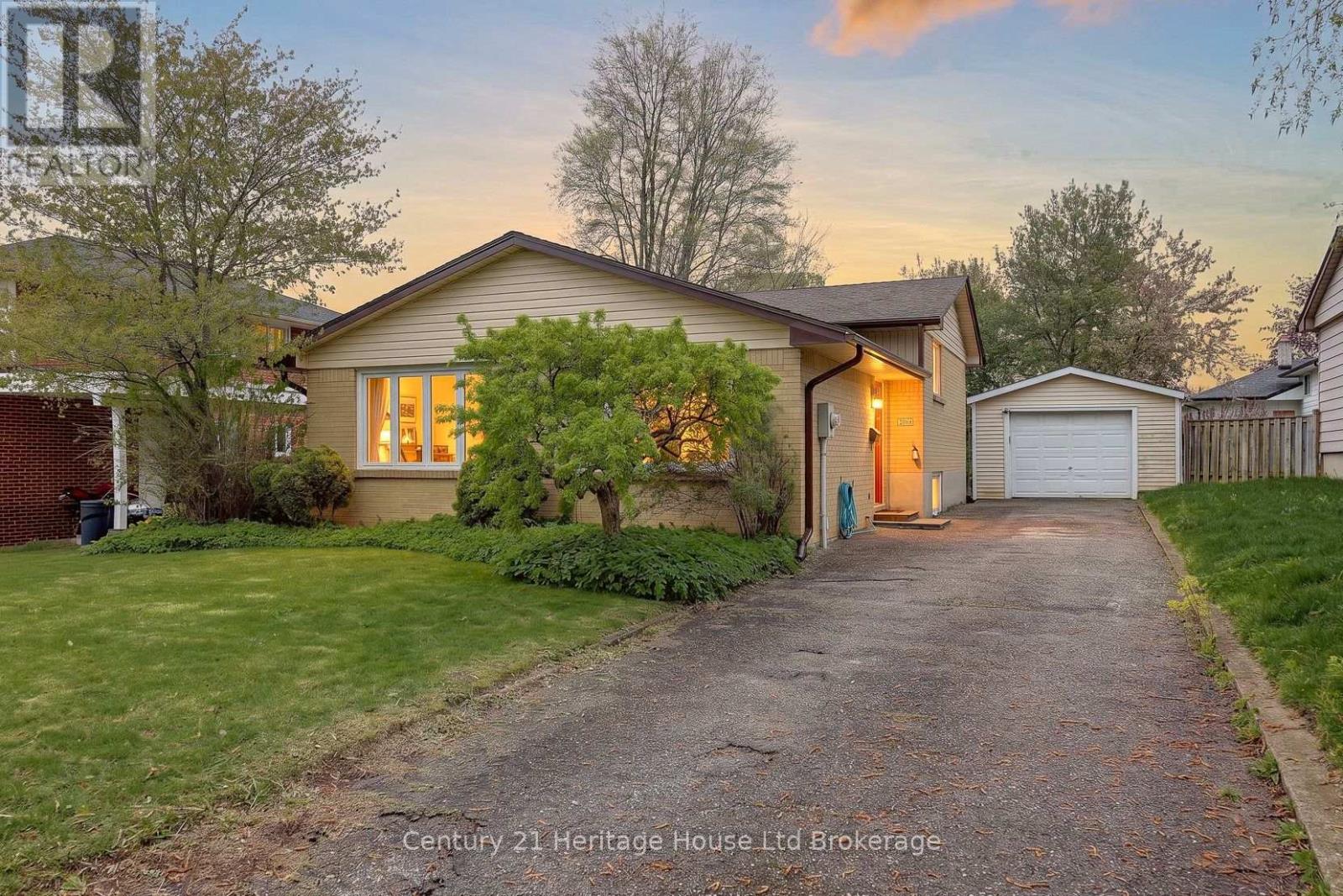 1004 Nesbitt Crescent, Woodstock, Ontario  N4S 7P1 - Photo 1 - X13127786