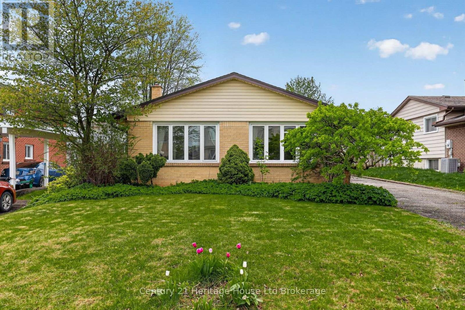 1004 Nesbitt Crescent, Woodstock, Ontario  N4S 7P1 - Photo 2 - X13127786