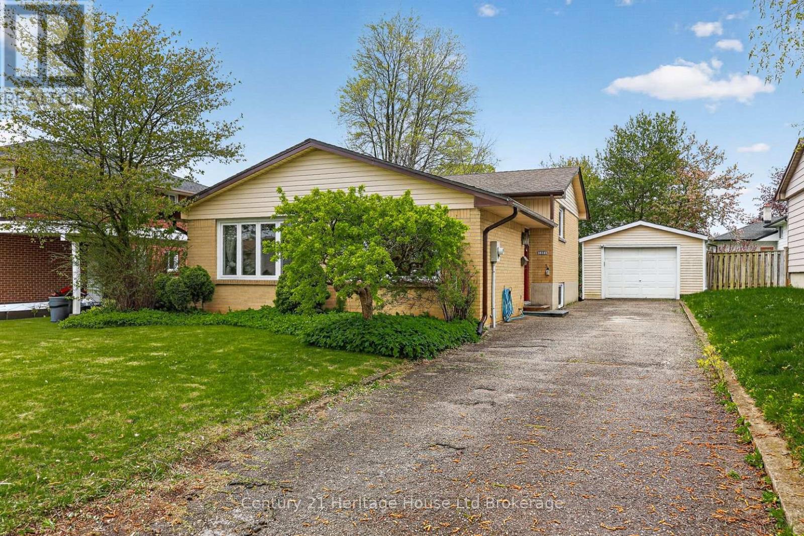 1004 Nesbitt Crescent, Woodstock, Ontario  N4S 7P1 - Photo 3 - X13127786