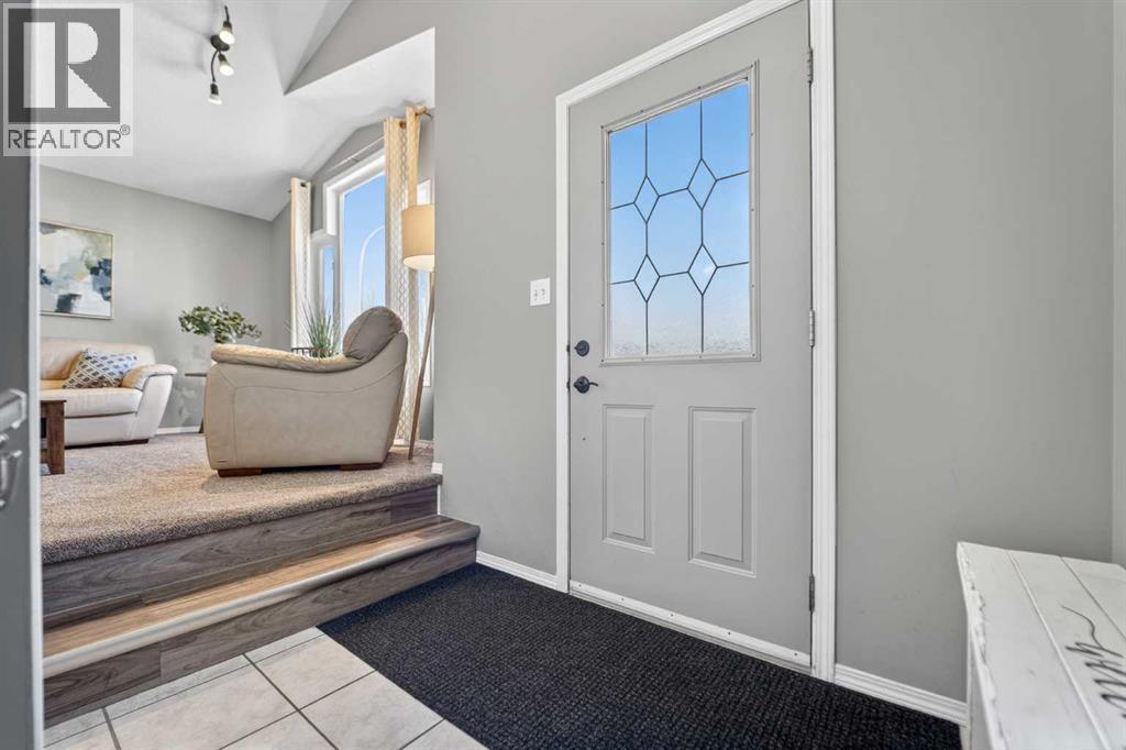 135 Blackfoot Court W, Lethbridge, Alberta  T1K 7W1 - Photo 5 - A2308560