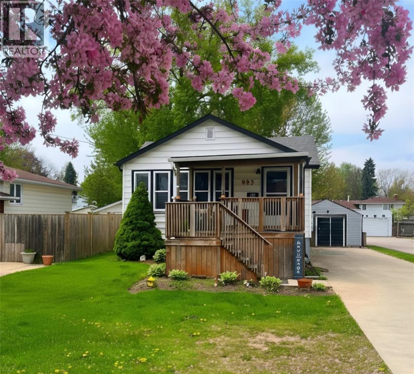 993 Murphy Road, Sarnia, Ontario  N7S 2Y3 - Photo 1 - 26011000