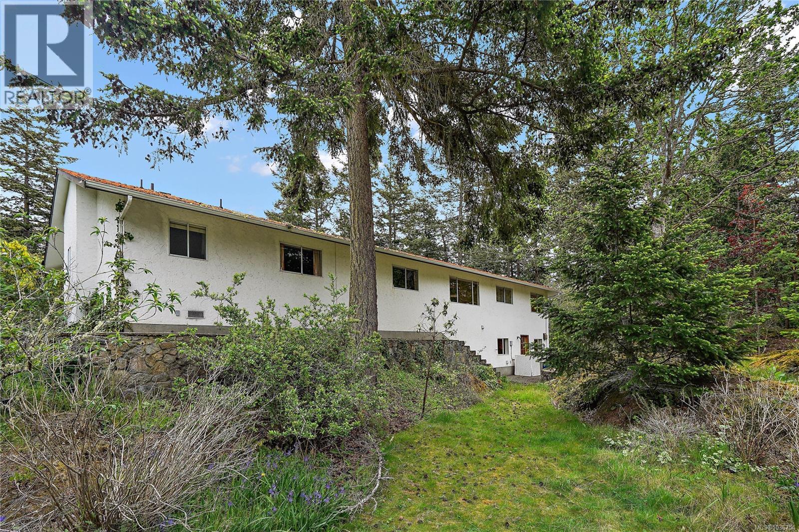 3976 Tudor Ave, Saanich, British Columbia