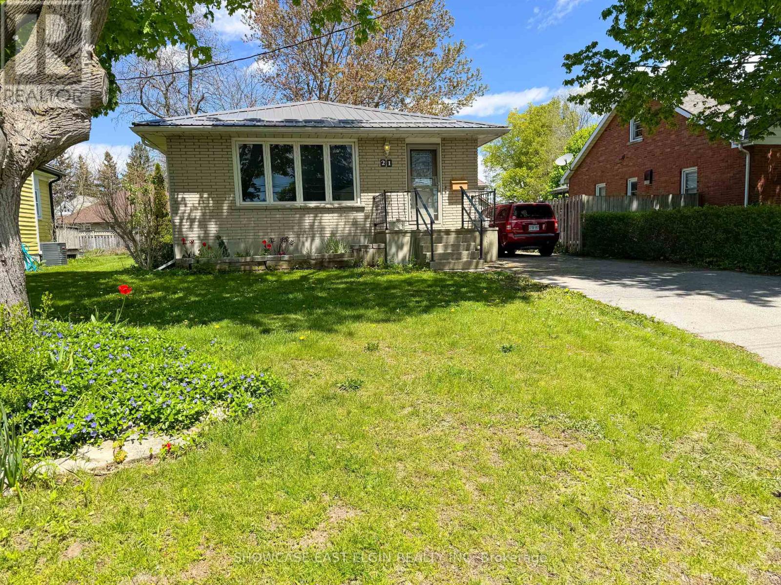 21 Clarence Street, Aylmer, Ontario  N5H 1T6 - Photo 1 - X13127674