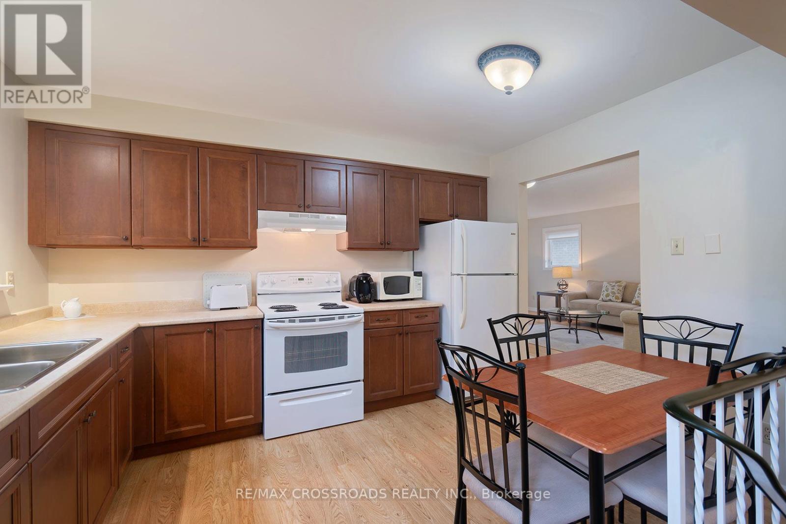 151 Goldhawk Trail, Toronto, Ontario  M1V 1X1 - Photo 11 - E13127832