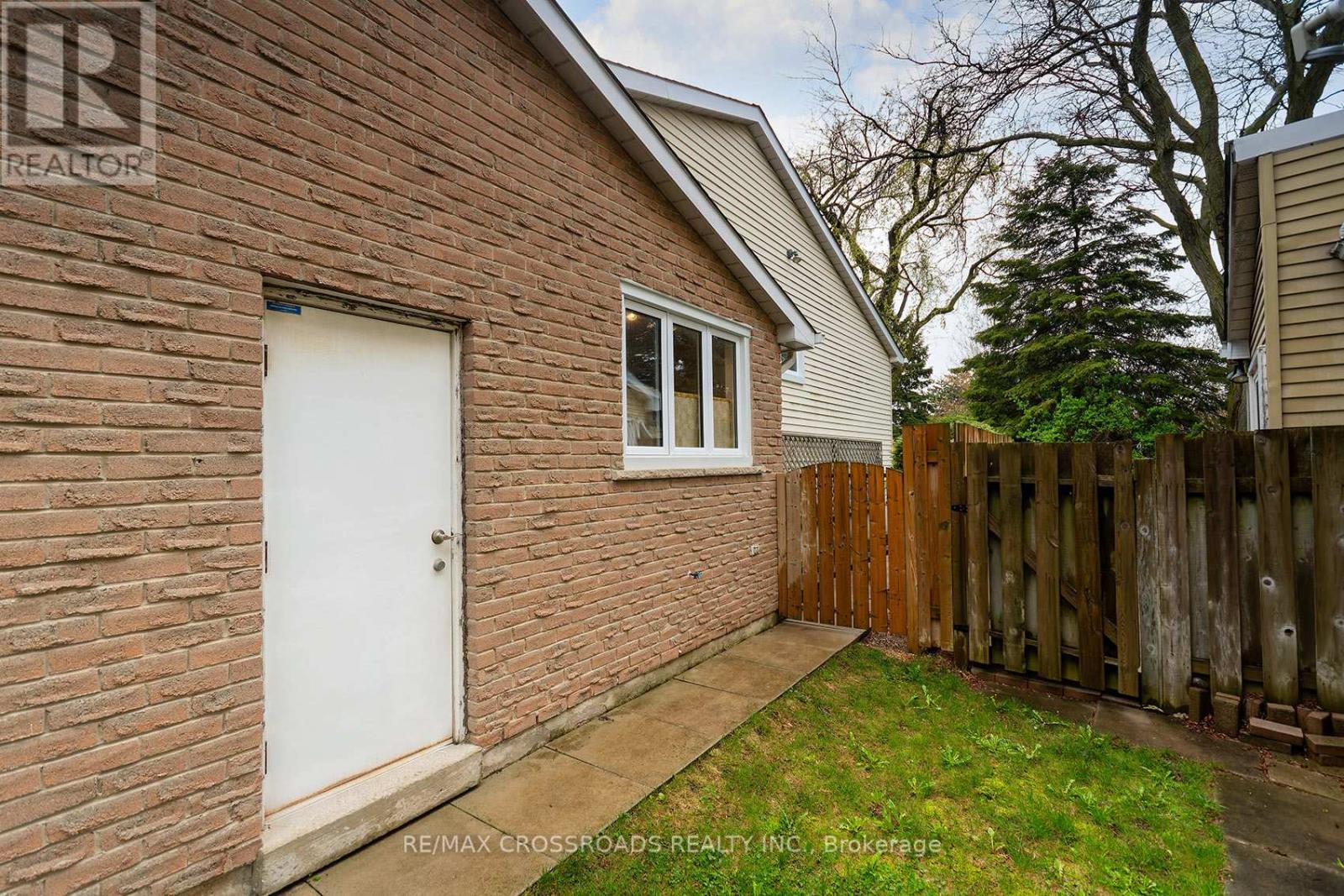 151 Goldhawk Trail, Toronto, Ontario  M1V 1X1 - Photo 37 - E13127832