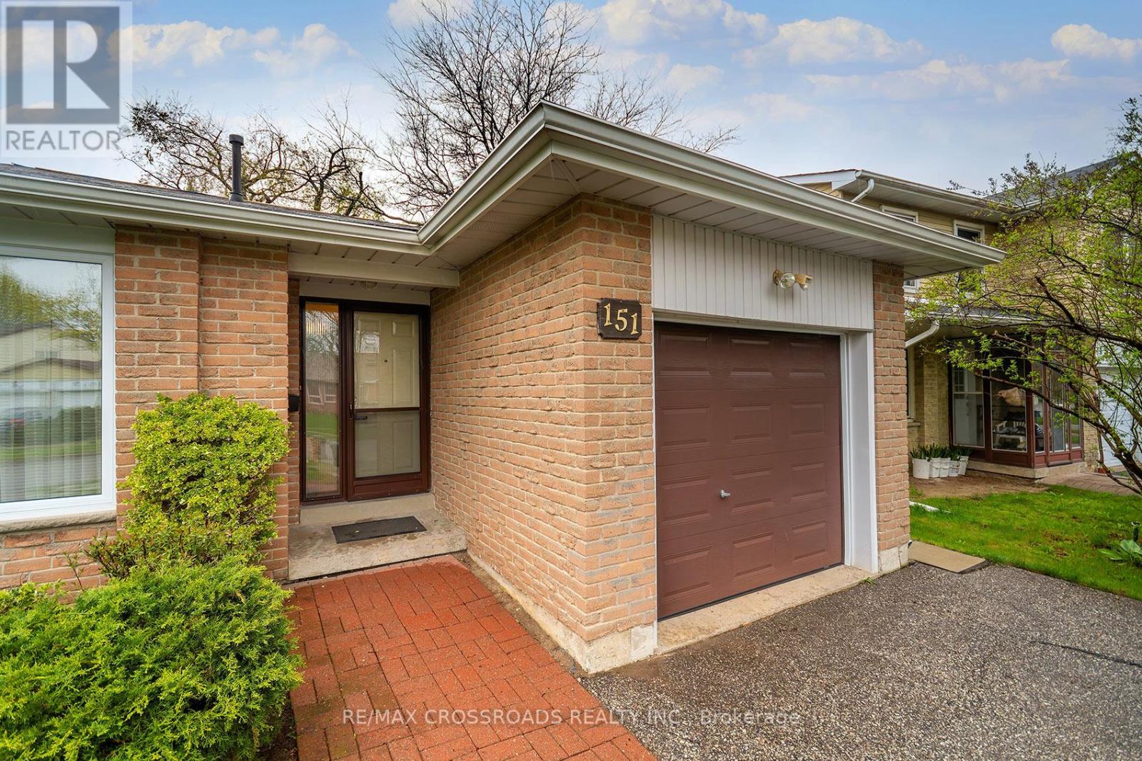 151 Goldhawk Trail, Toronto, Ontario  M1V 1X1 - Photo 5 - E13127832