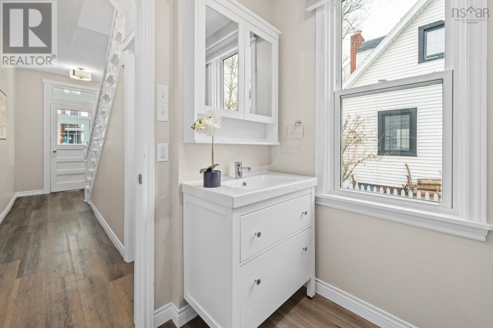 6220 Pepperell Street, Halifax, Nova Scotia  B3H 2N9 - Photo 9 - 202610866