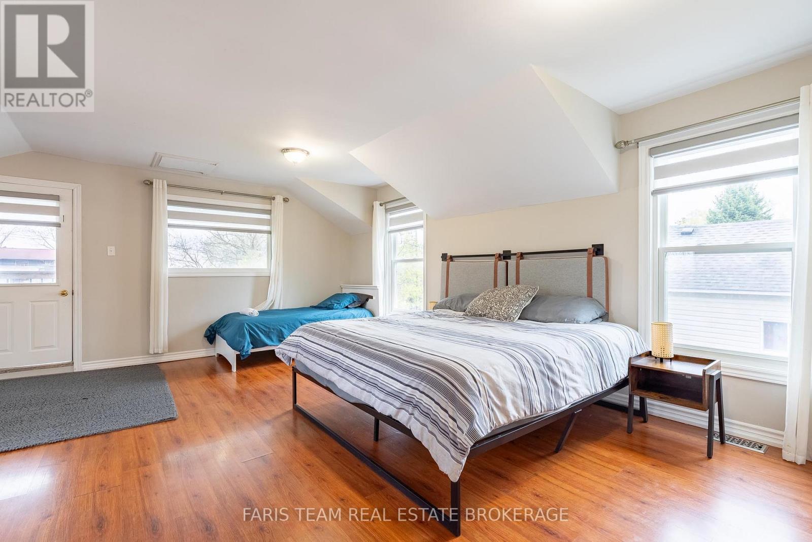 687 Innisfil Beach Road, Innisfil (Alcona), Ontario  L0L 2M0 - Photo 14 - N13127888