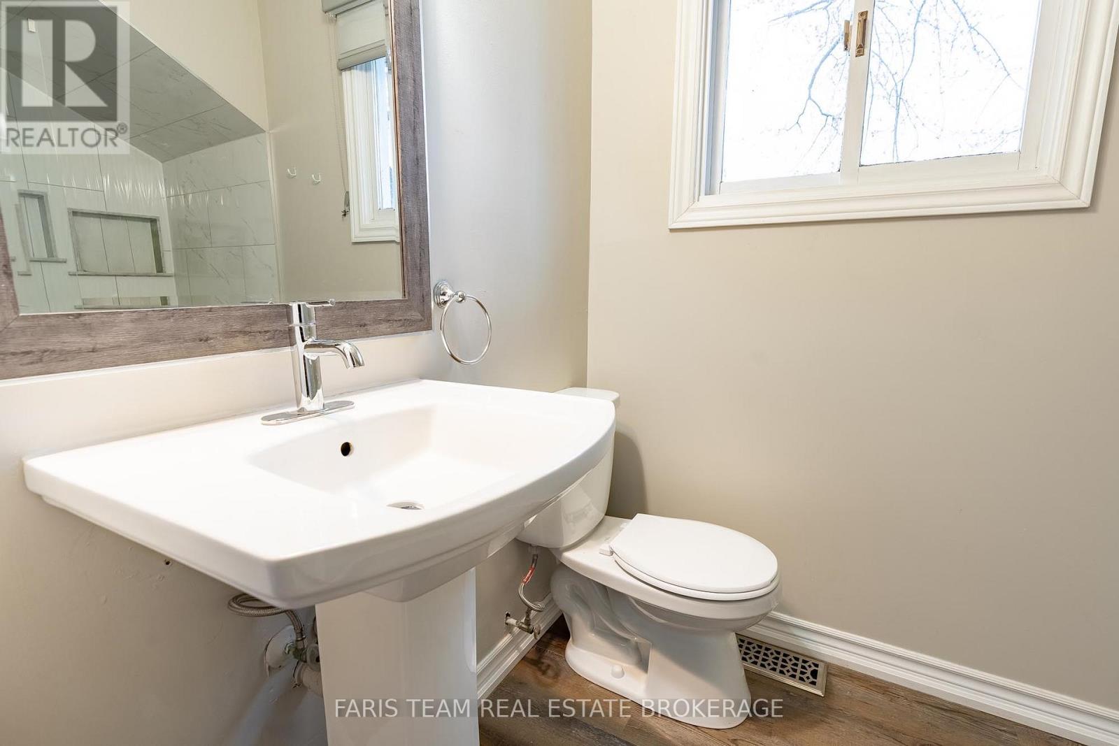 687 Innisfil Beach Road, Innisfil (Alcona), Ontario  L0L 2M0 - Photo 19 - N13127888