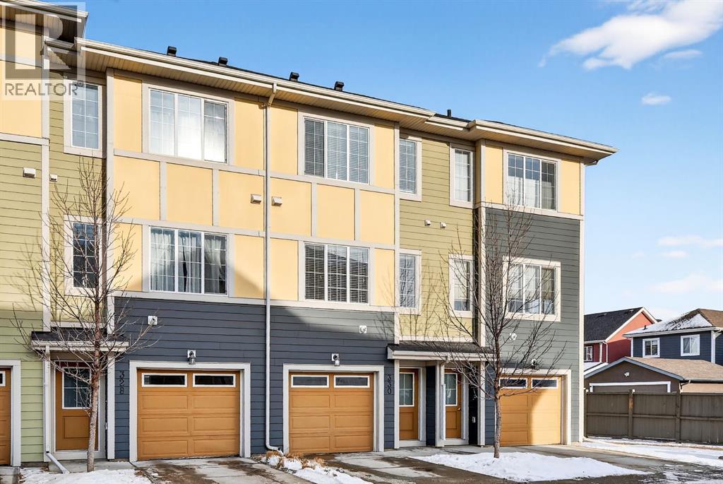 330 Marquis Lane SE, Calgary, Alberta T3M 2G6 - Photo 3 - A2296669