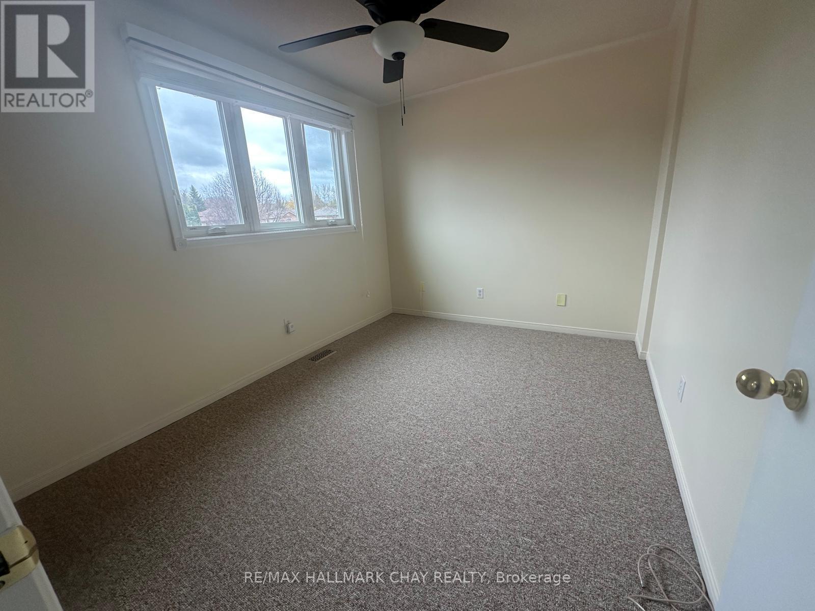Upper - 16 Cuthbert Street, Barrie (Ardagh), Ontario  L4N 6X7 - Photo 15 - S13127892