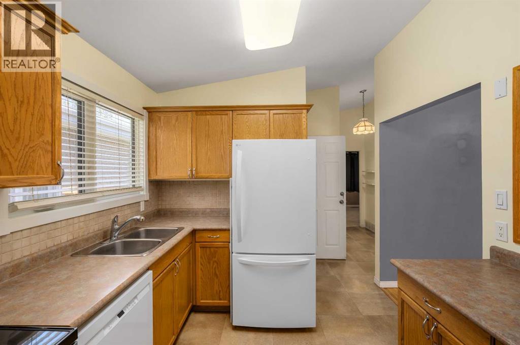 630 69 Avenue SW, Calgary, Alberta  T2V 0N9 - Photo 6 - A2311100