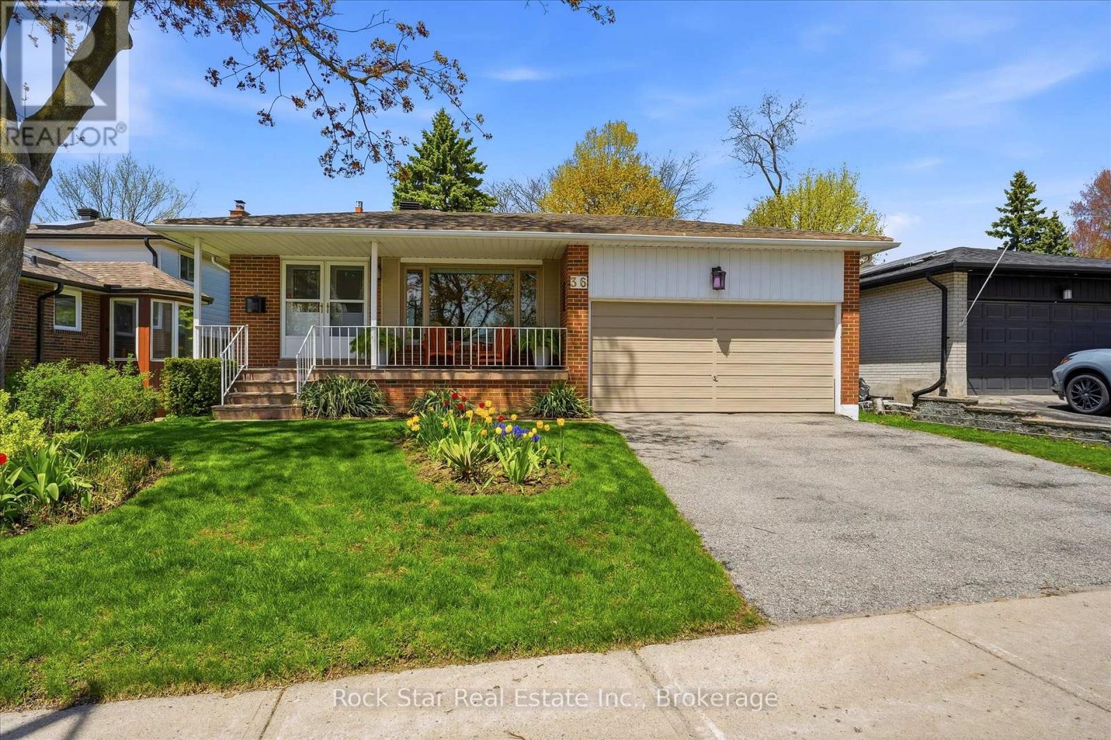 36 LANGEVIN CRESCENT, Toronto, Ontario