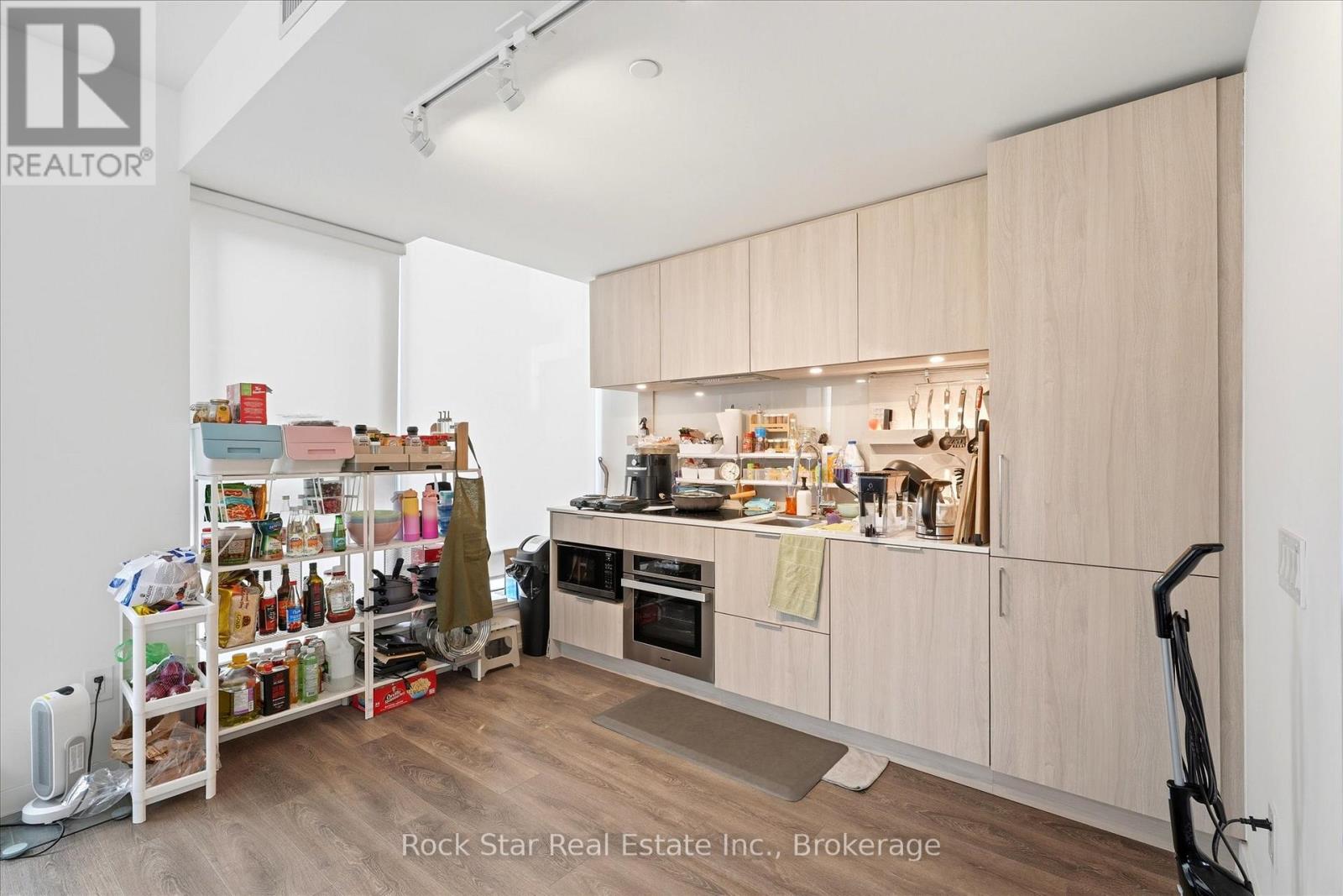 209 - 28 Ann Street, Mississauga, Ontario  L5G 0E1 - Photo 4 - W13128022
