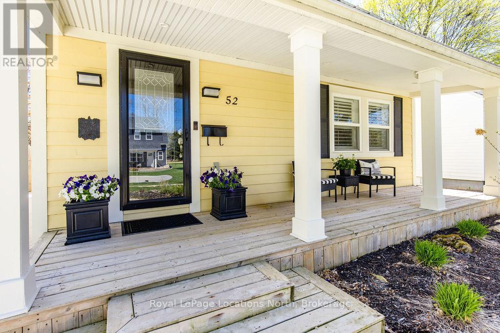 52 Seventh Street, Collingwood, Ontario  L9Y 2A7 - Photo 2 - S13128104