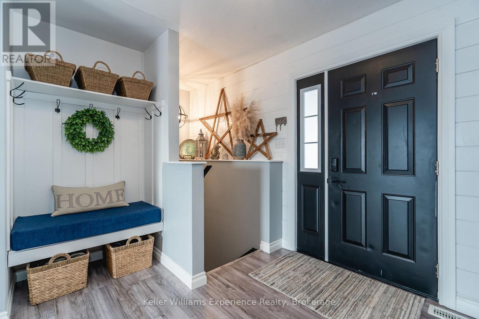 10 Clarence Avenue, Penetanguishene, Ontario  L9M 1A9 - Photo 4 - S13128282