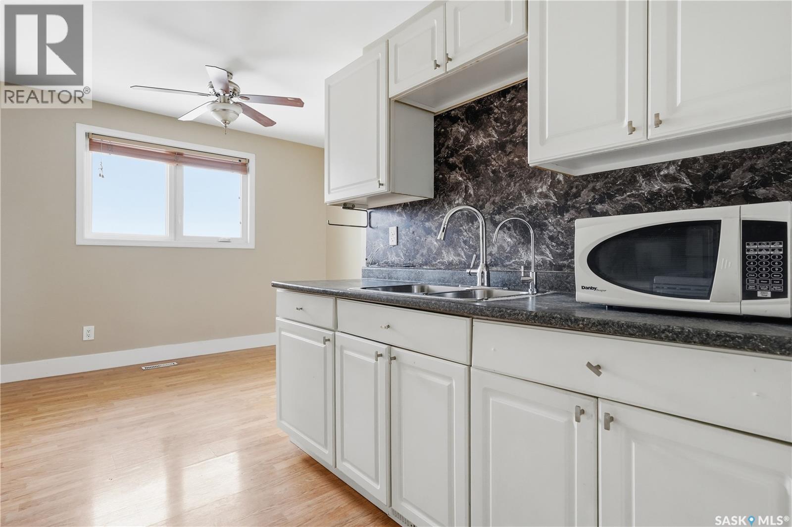 94 Lloyd Crescent, Regina, Saskatchewan  S4R 6C1 - Photo 6 - SK033909