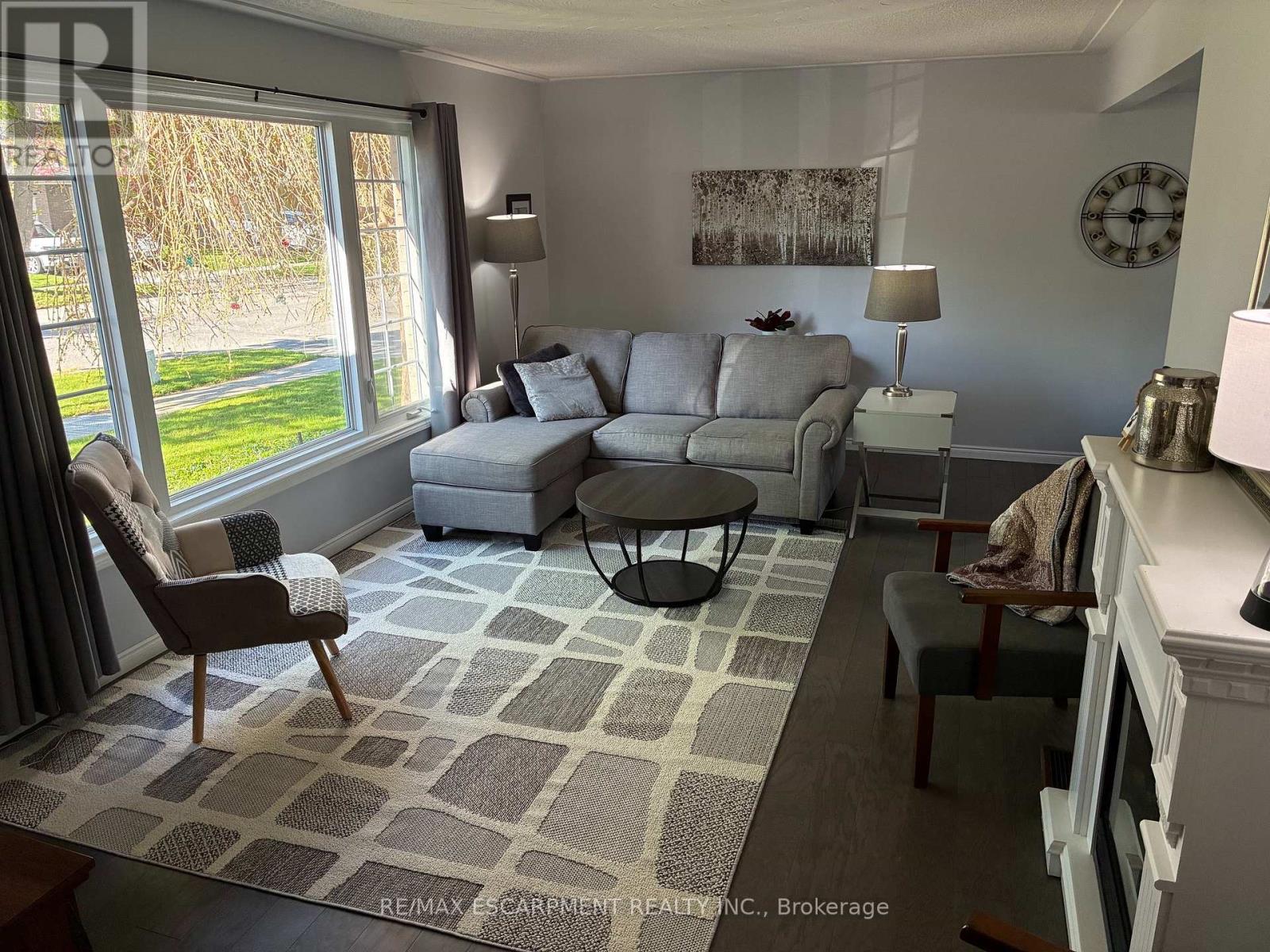31 Blackfriar Lane, Brantford, Ontario  N3R 7M2 - Photo 2 - X13127768